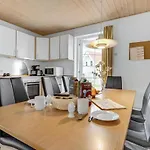 度假居 Awesome In With Sauna 加斯庭